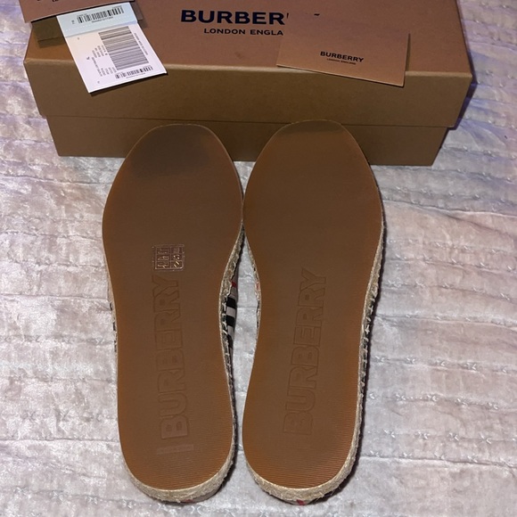 Burberry 100% authentic espadrilles Color is archive beige size 39. Never used. - Picture 9 of 12